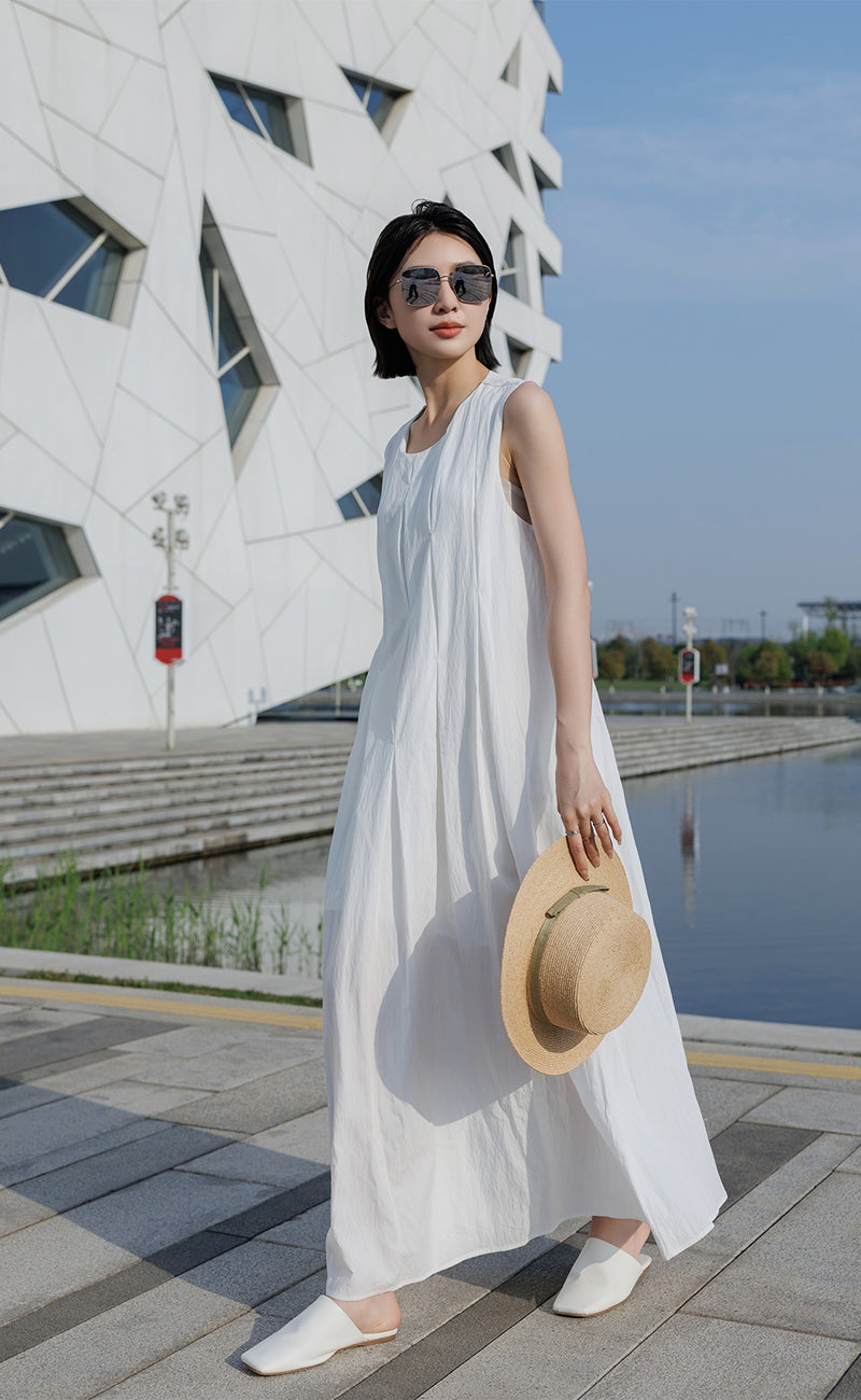 Sleeveless pleated Dress